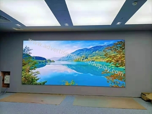 Wnętrzny wyświetlacz reklamy LED 1500cd Jasność i żelazo / Materiał szafy aluminiowej do odlewania do rzucania na wzrok wiadomości