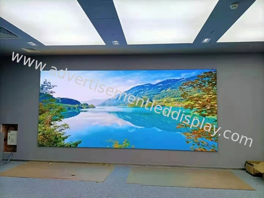 Wnętrzny wyświetlacz reklamy LED 1500cd Jasność i żelazo / Materiał szafy aluminiowej do odlewania do rzucania na wzrok wiadomości